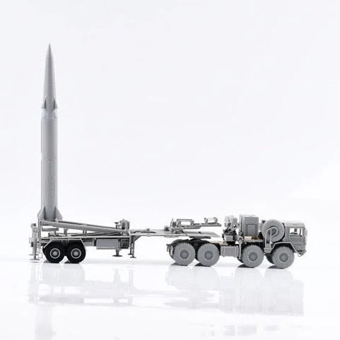 Modelcollect UA72084 NATO M1001 MAN Tractor & Pershing Missile Erector - Image 4