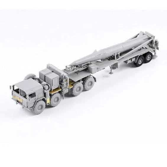Modelcollect UA72084 NATO M1001 MAN Tractor & Pershing Missile Erector - Image 6