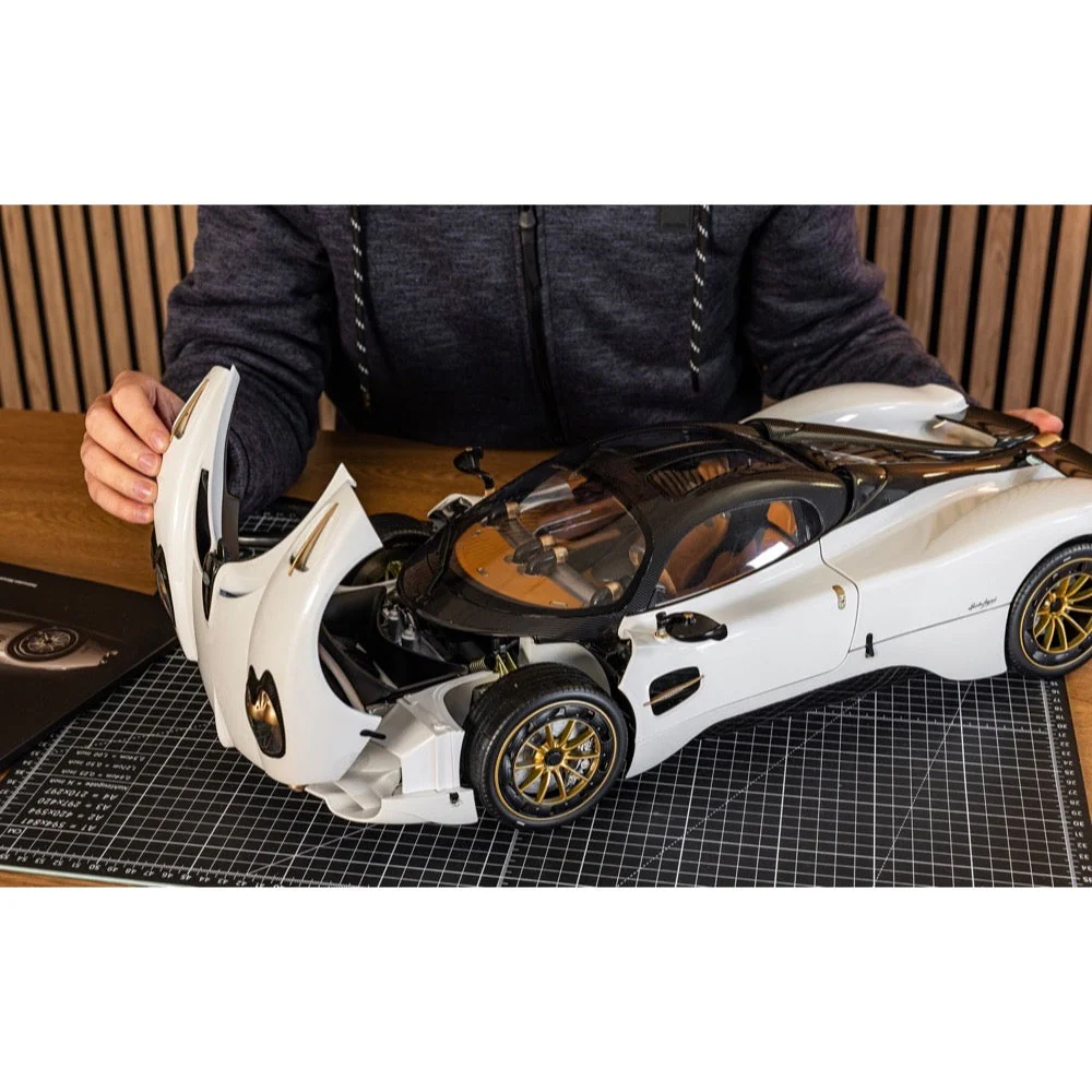Pocher HK123 1/8 Pagani Utopia Coupé Bianco Perla - Image 16