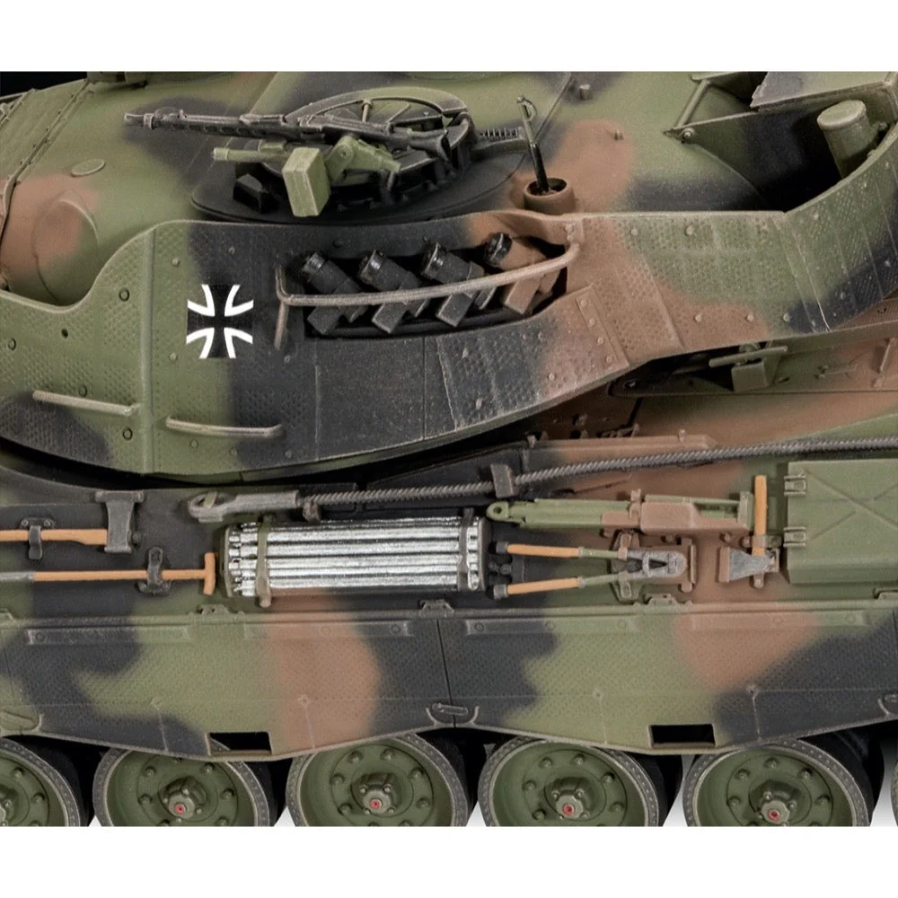 Revell 03320 1/35 Leopard 1A5 - Image 4
