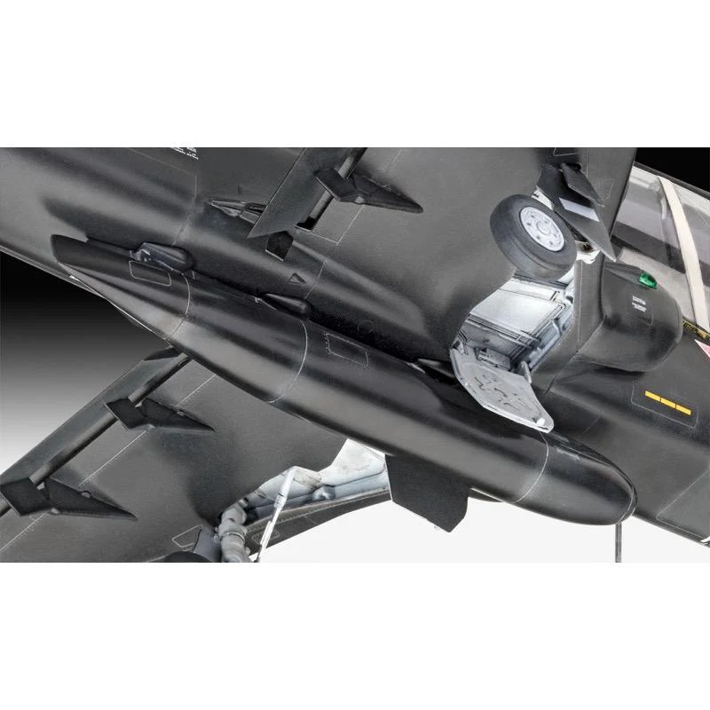 Revell 03852 1/32 Bae Hawk T2 - Image 3