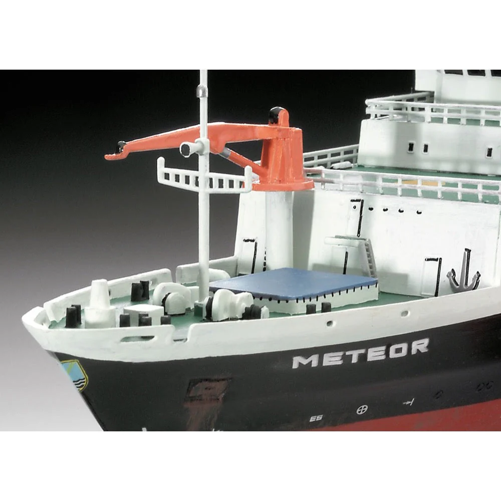Revell 05218 1/300 German Research Vessel Meteor - Image 3