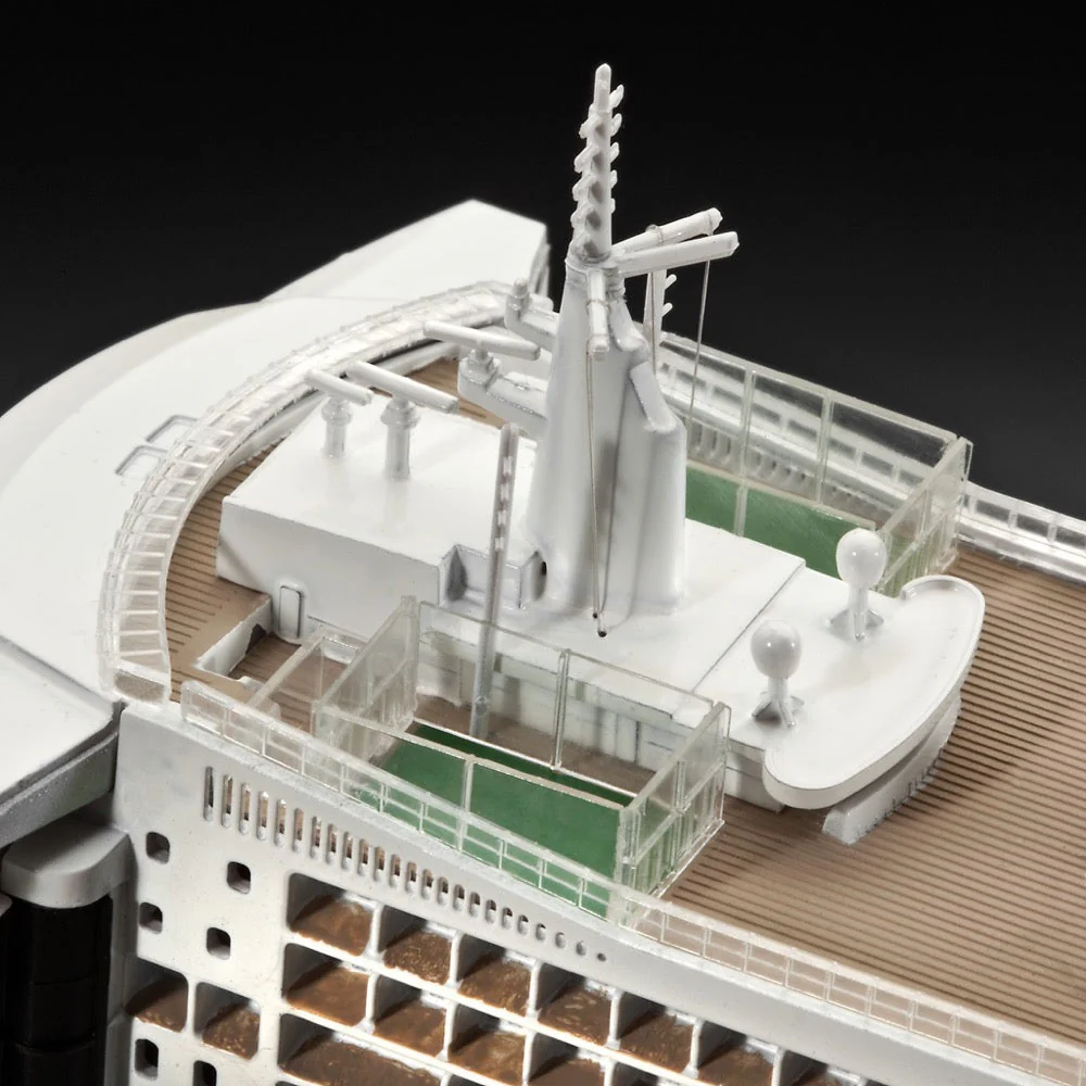 Revell 05231 1/700 Queen Mary 2 - Image 5