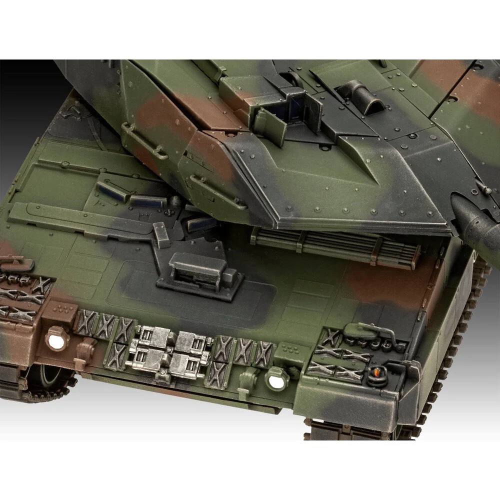 Revell 05631 1/35 70 Years Bundeswehr Leopard 2 A6A2 Exclusive Edition Gift Set - Image 4