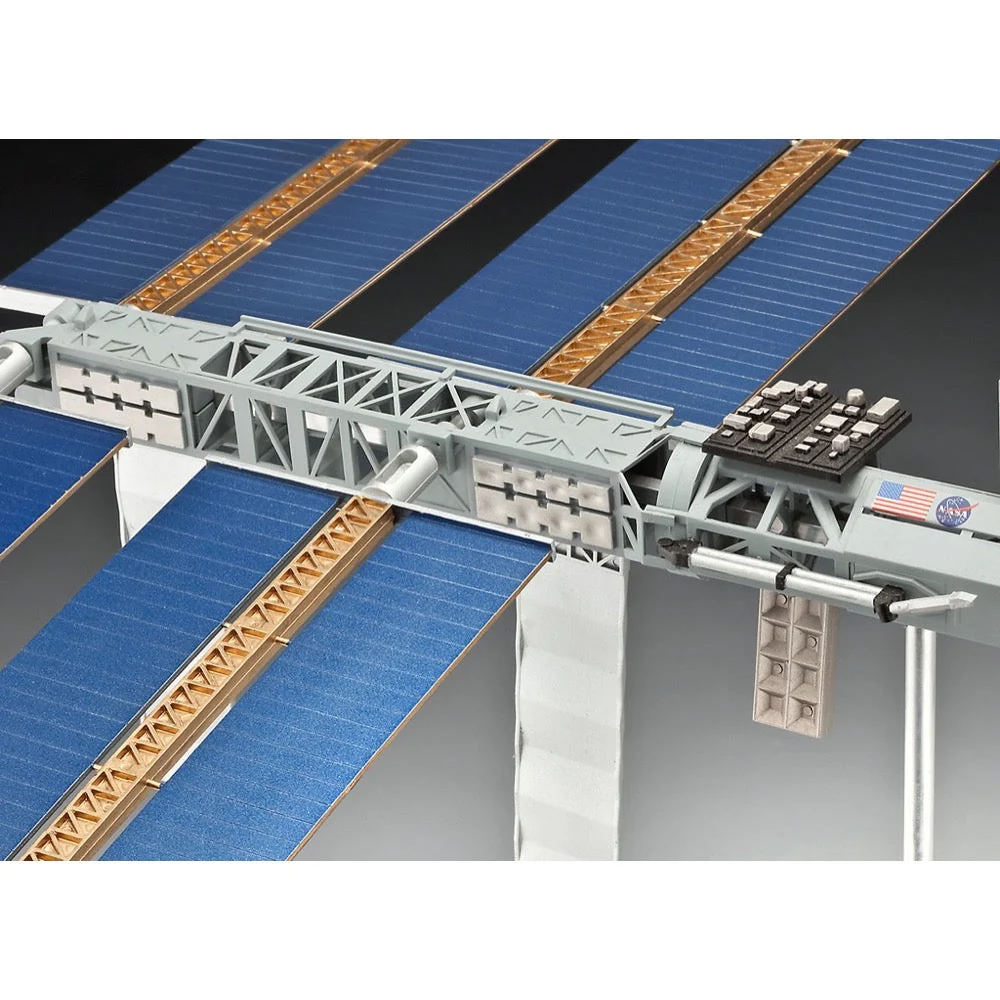 Revell 05651 1/144 25th Anniversary International Space Station ISS Platinum Edition Gift Set - Image 5