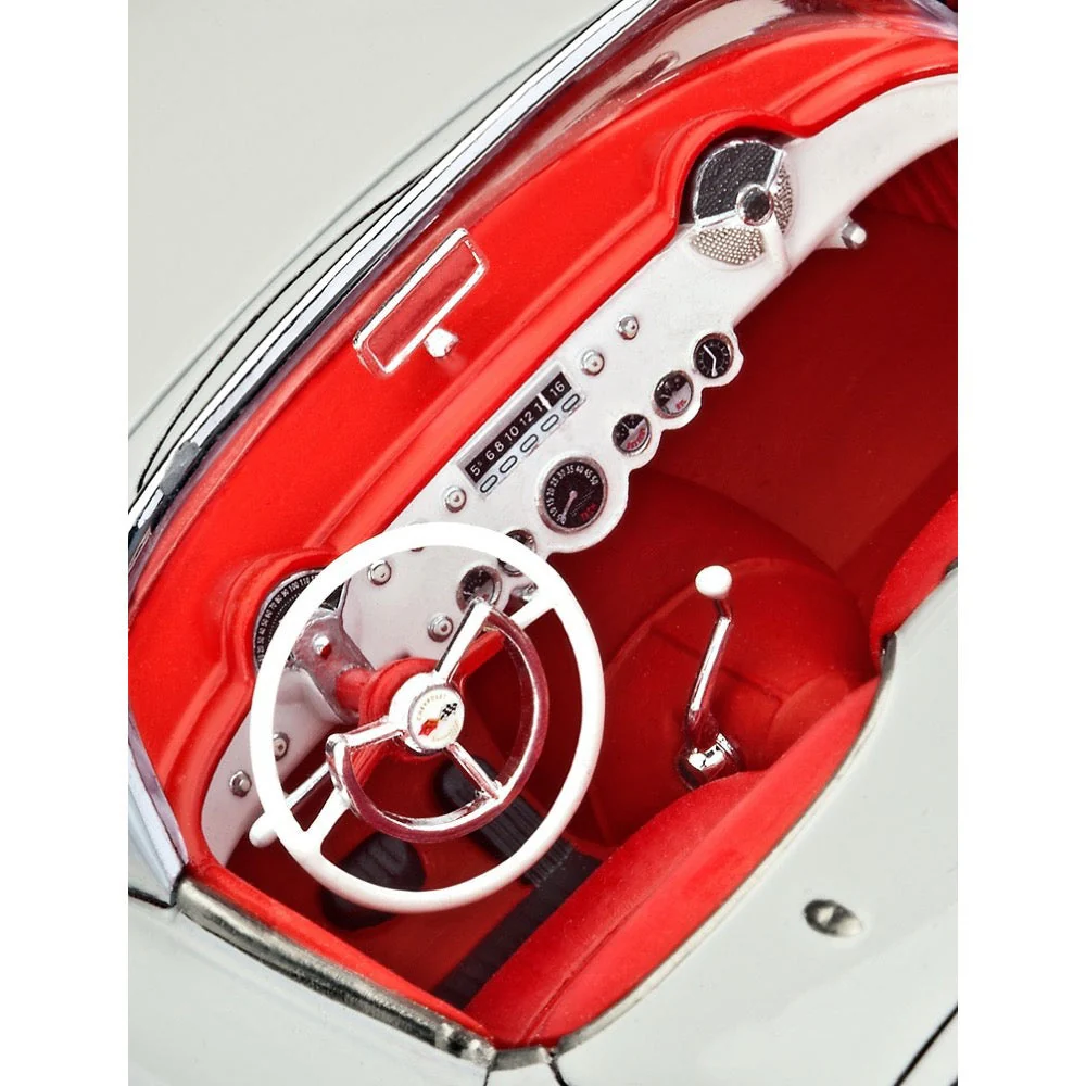 Revell 07718 1/24 1953 Corvette Roadster - Image 3