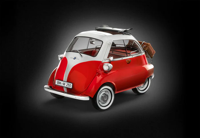 Revell 07735 1/16 BMW Isetta 250 70th Anniversary Exclusive Edition - Image 4