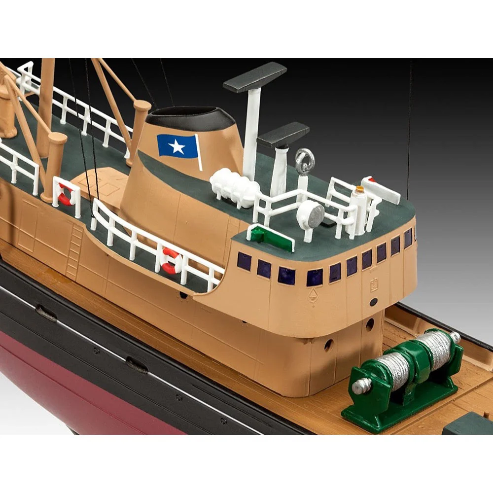 Revell 05204 1/142 North Sea Fishing Trawler - Image 5