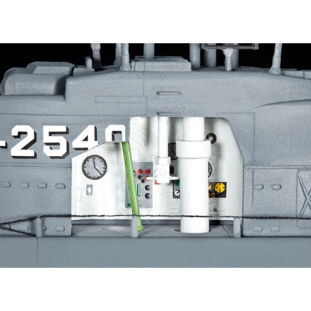 Revell 05078 1/144 U-Boat Type XXI with Interior - Image 6