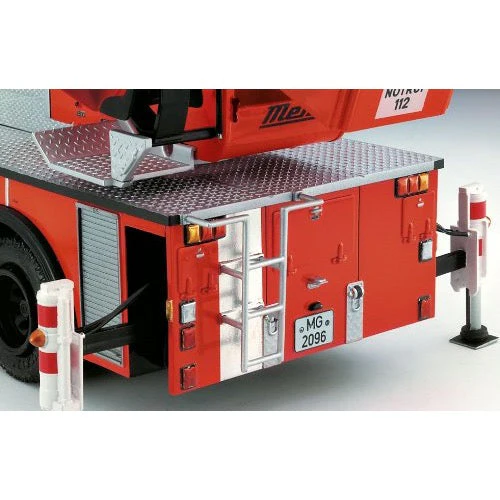 Revell 07504 1/24 DLK 23-12 Mercedes-Benz 1419-1422 - Image 7
