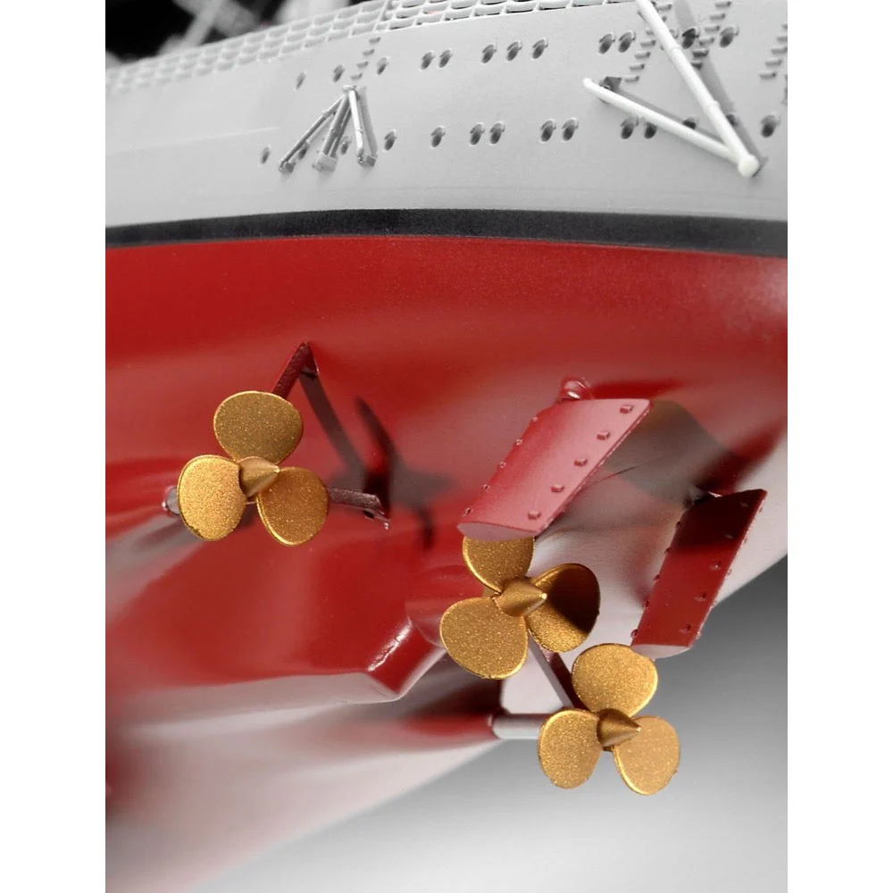 Revell 05040 1/350 Bismarck Battleship - Image 7