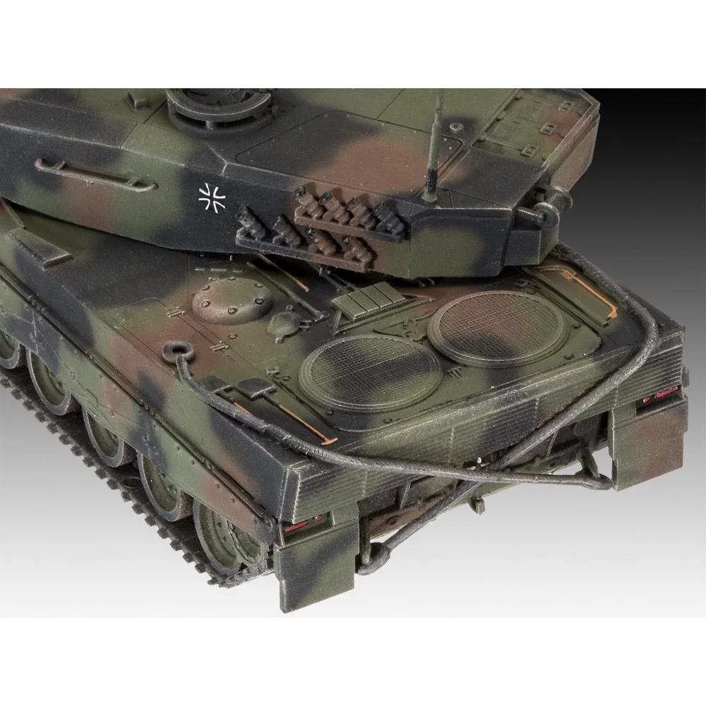 Revell 03311 1/72 SLT 50-3 Elefant and Leopard 2A4 - Image 3
