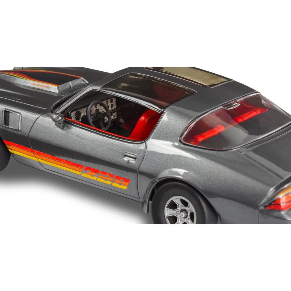 Revell 14526 1/25 1981 Chevy Camaro Z28 - Image 6