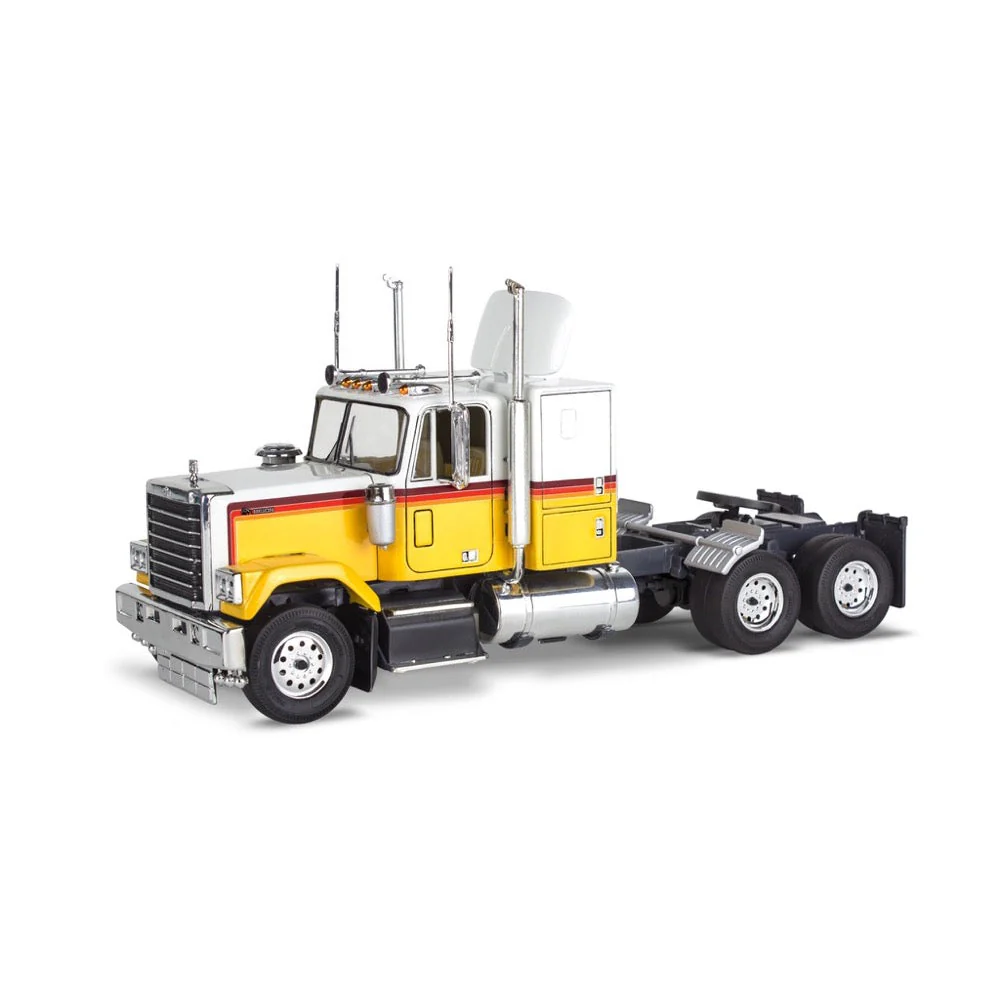 Revell 17471 1/32 Chevy Bison Semi Truck - Image 2