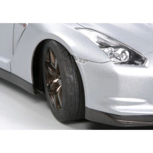 Tamiya 24300 1/24 Nissan R35 GTR - Image 6