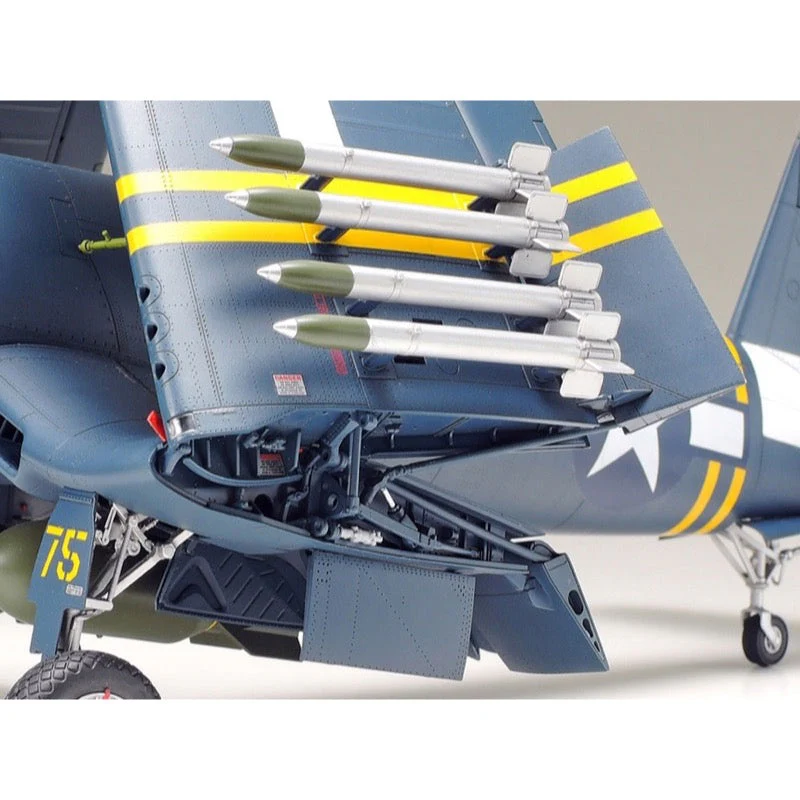 Tamiya 60327 1/32 F4U-1D Corsair - Image 12