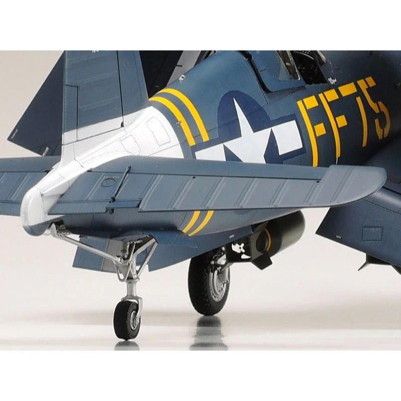 Tamiya 60327 1/32 F4U-1D Corsair - Image 15