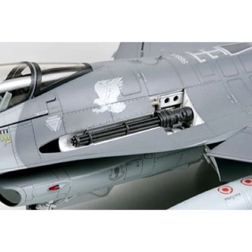 Tamiya 60315 1/32 LM F16CJ Block 50 Fighting Falcon - Image 12