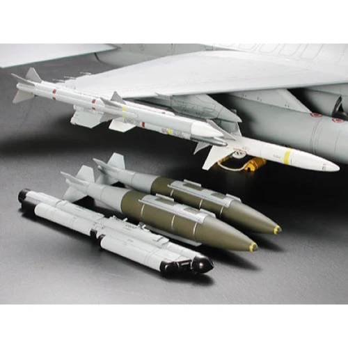 Tamiya 60315 1/32 LM F16CJ Block 50 Fighting Falcon - Image 7