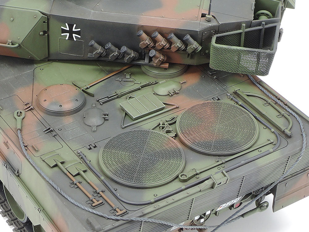 Tamiya 35271 1/35 German Leopard 2 A6 Main Battle Tank - Image 7
