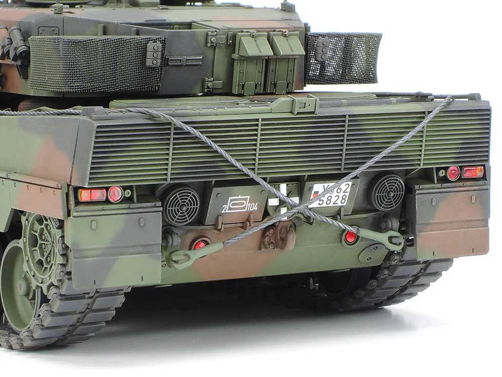 Tamiya 35271 1/35 German Leopard 2 A6 Main Battle Tank - Image 8