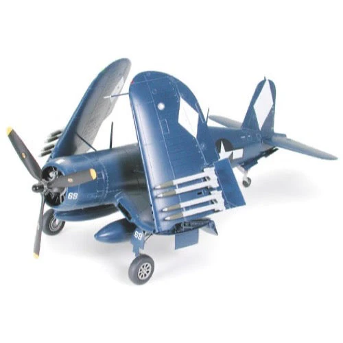 Tamiya 61085 1/48 F4U-1D Corsair with Tug - Image 3