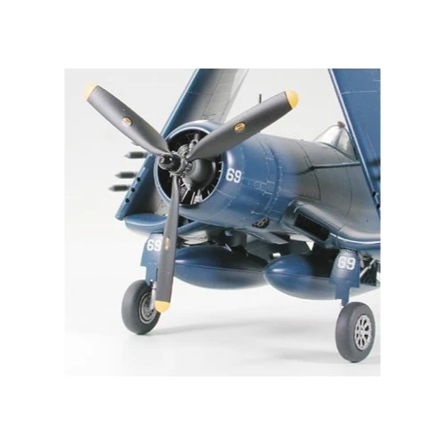 Tamiya 61085 1/48 F4U-1D Corsair with Tug - Image 8