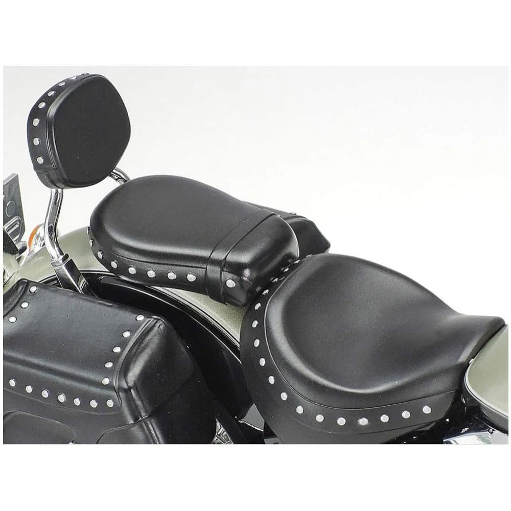 Tamiya 14135 1/12 Yamaha XV1600 Road Star Custom Motorcycle - Image 7
