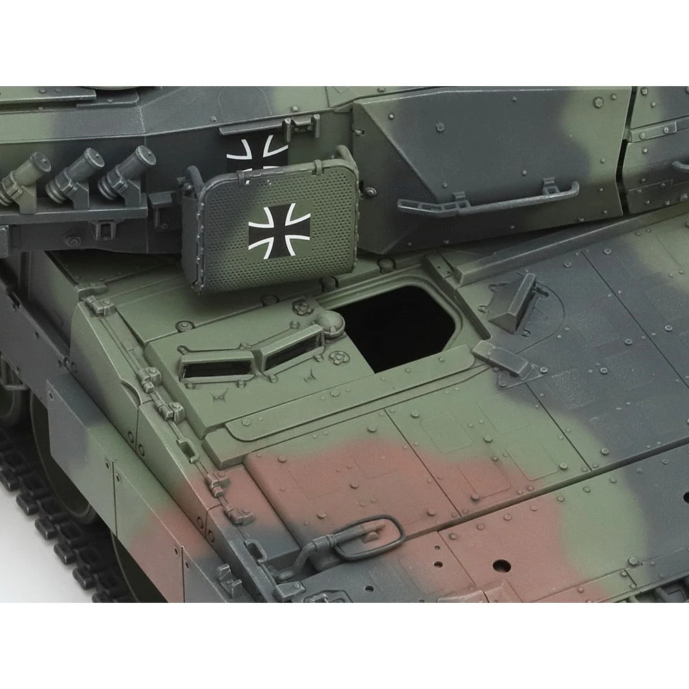 Tamiya 35387 1/35 German Main Battle Tank Leopard 2 A7V - Image 11