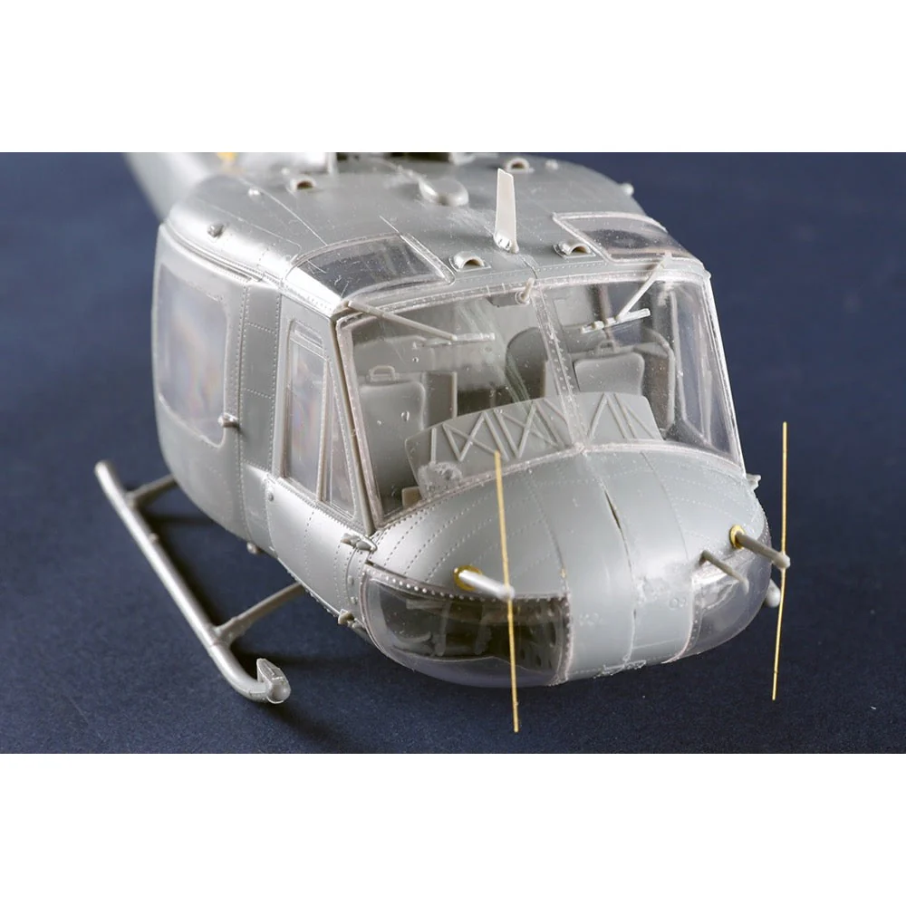 Trumpeter 05111 1/35 Bell UH-1B Huey - Image 5