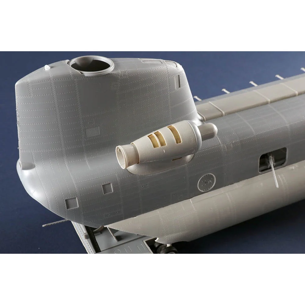 Trumpeter 05113 1/35 Boeing ACH-47A Armored Chinook - Image 11