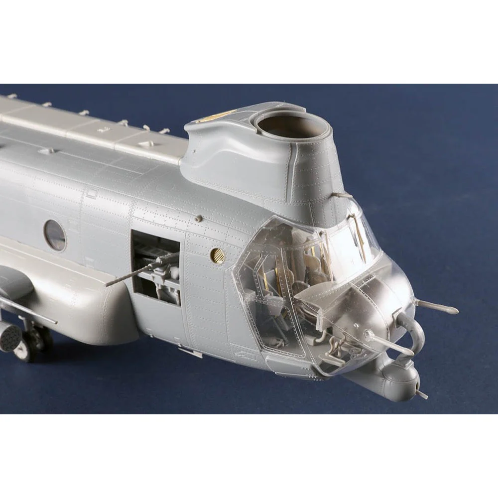 Trumpeter 05113 1/35 Boeing ACH-47A Armored Chinook - Image 9