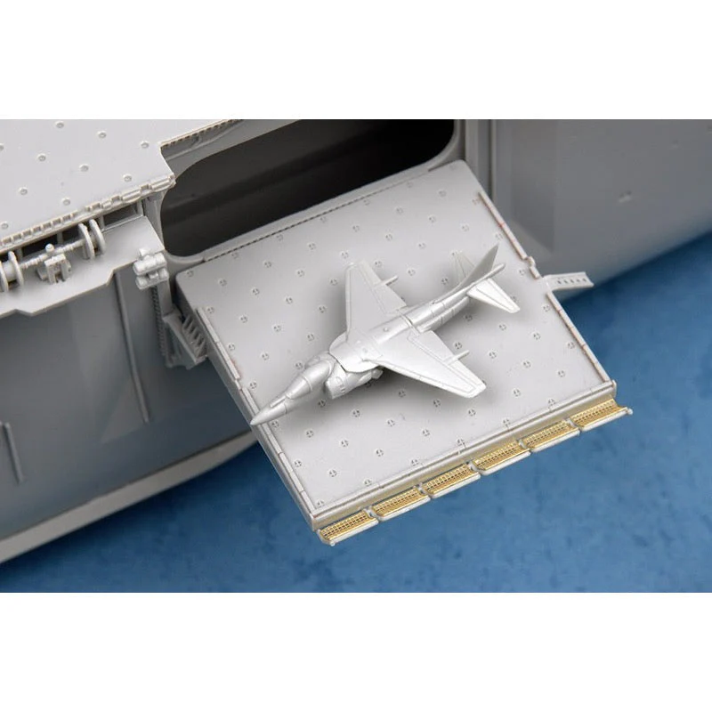 Trumpeter 05611 1/350 USS Wasp LHD-1 - Image 10