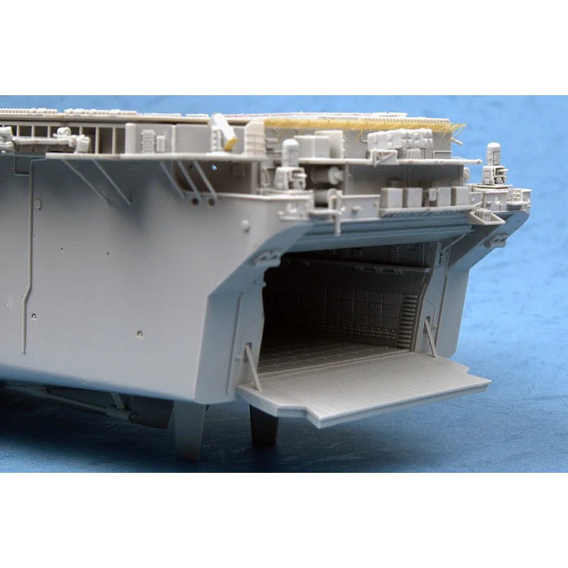 Trumpeter 05611 1/350 USS Wasp LHD-1 - Image 13