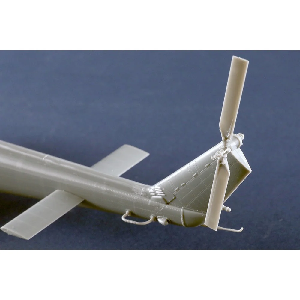 Trumpeter 05112 1/35 Bell UH-1B Huey Gunship - Image 11