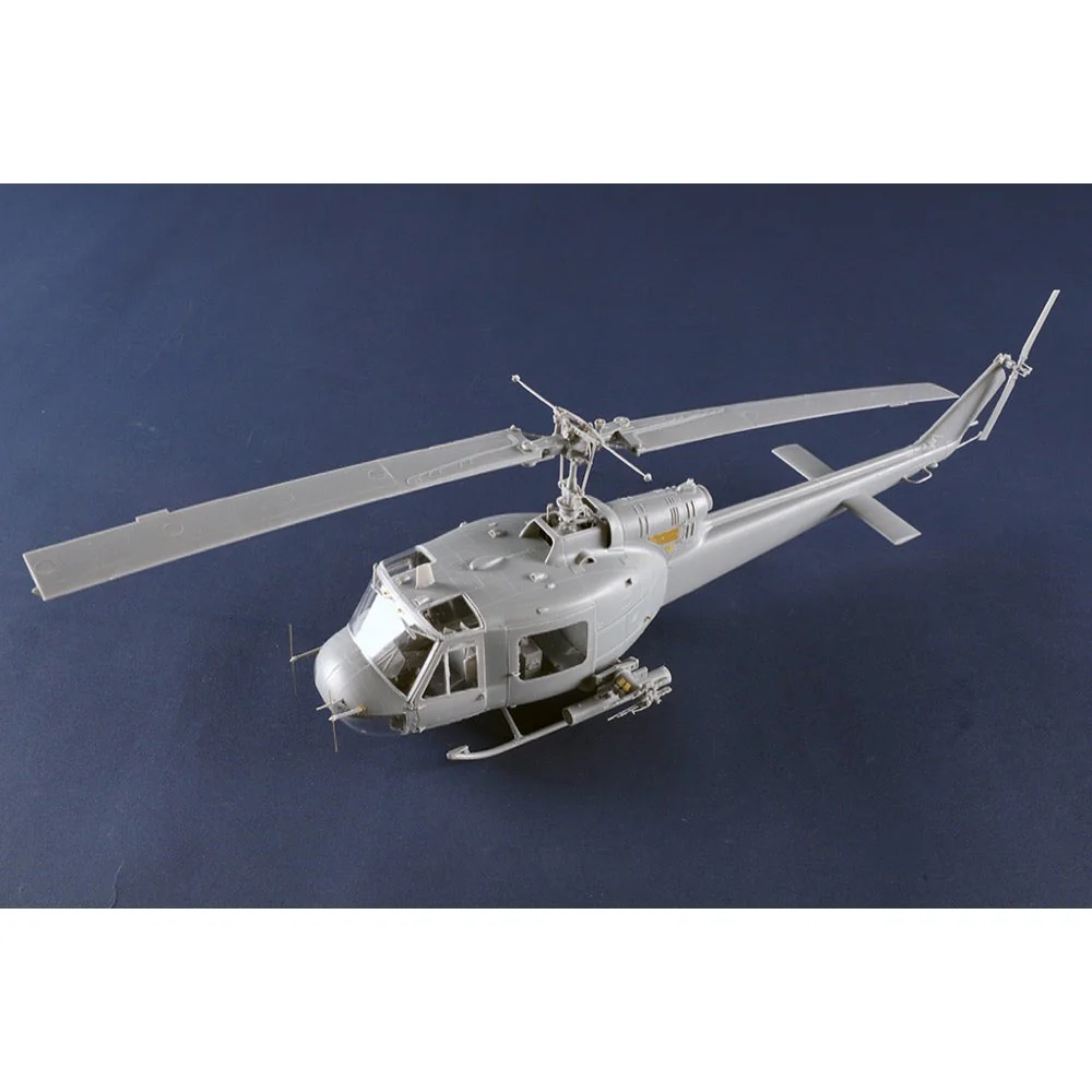 Trumpeter 05112 1/35 Bell UH-1B Huey Gunship - Image 6