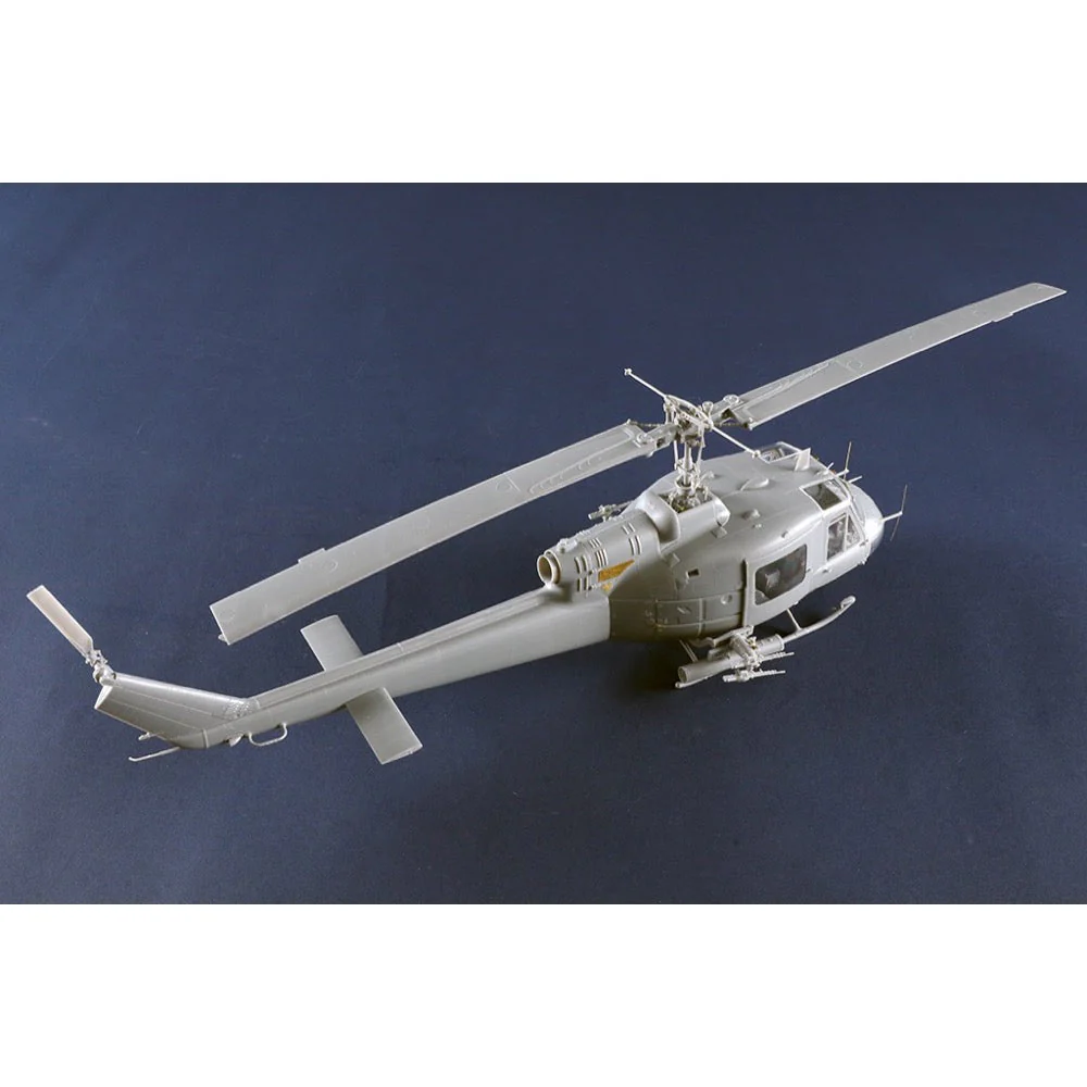 Trumpeter 05112 1/35 Bell UH-1B Huey Gunship - Image 7