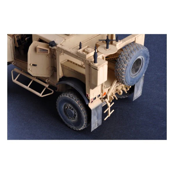 Trumpeter 00930 1/16 US M-ATV MRAP - Image 6